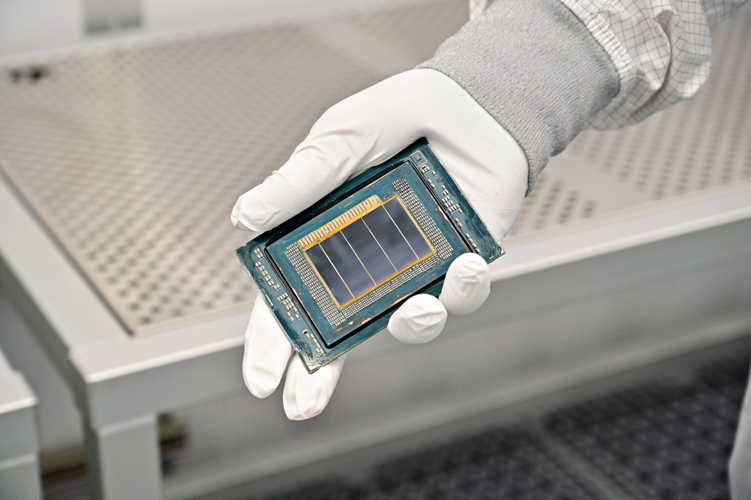 Intel CPU供給は需要の50%のみ|AI推論で逼迫